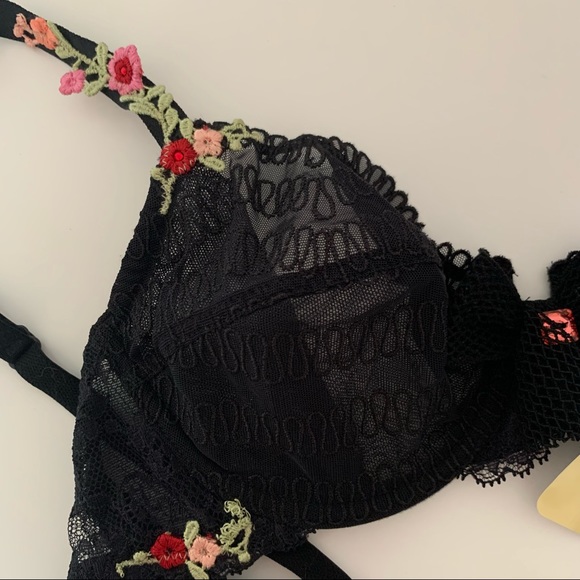 Lise Charmel Floral Lace Bra - Picture 2 of 10
